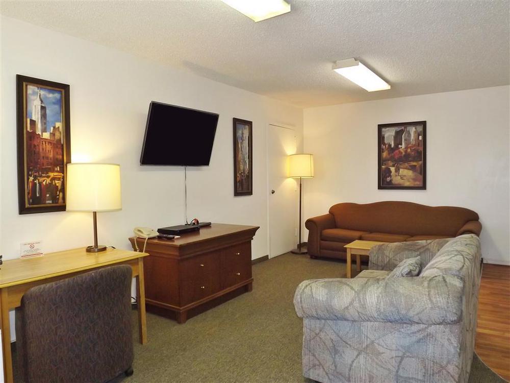 Canadas Best Value Inn Whitecourt Habitación foto