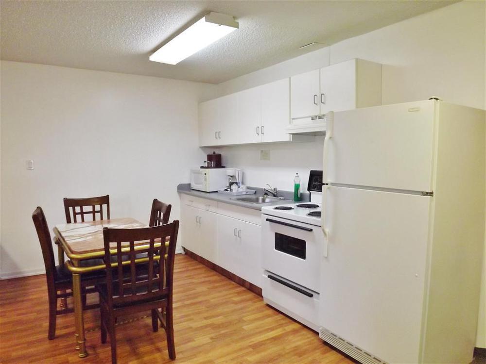 Canadas Best Value Inn Whitecourt Habitación foto