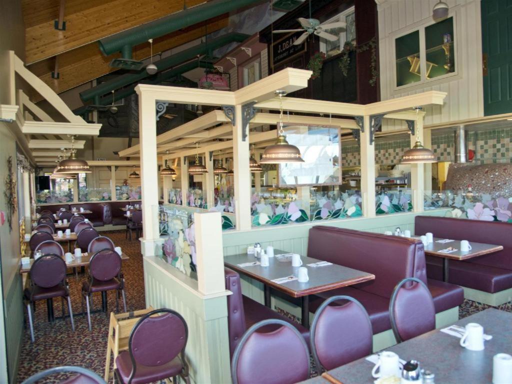 Canadas Best Value Inn Whitecourt Exterior foto