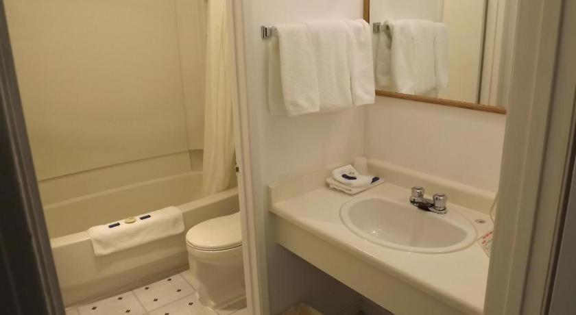 Canadas Best Value Inn Whitecourt Exterior foto