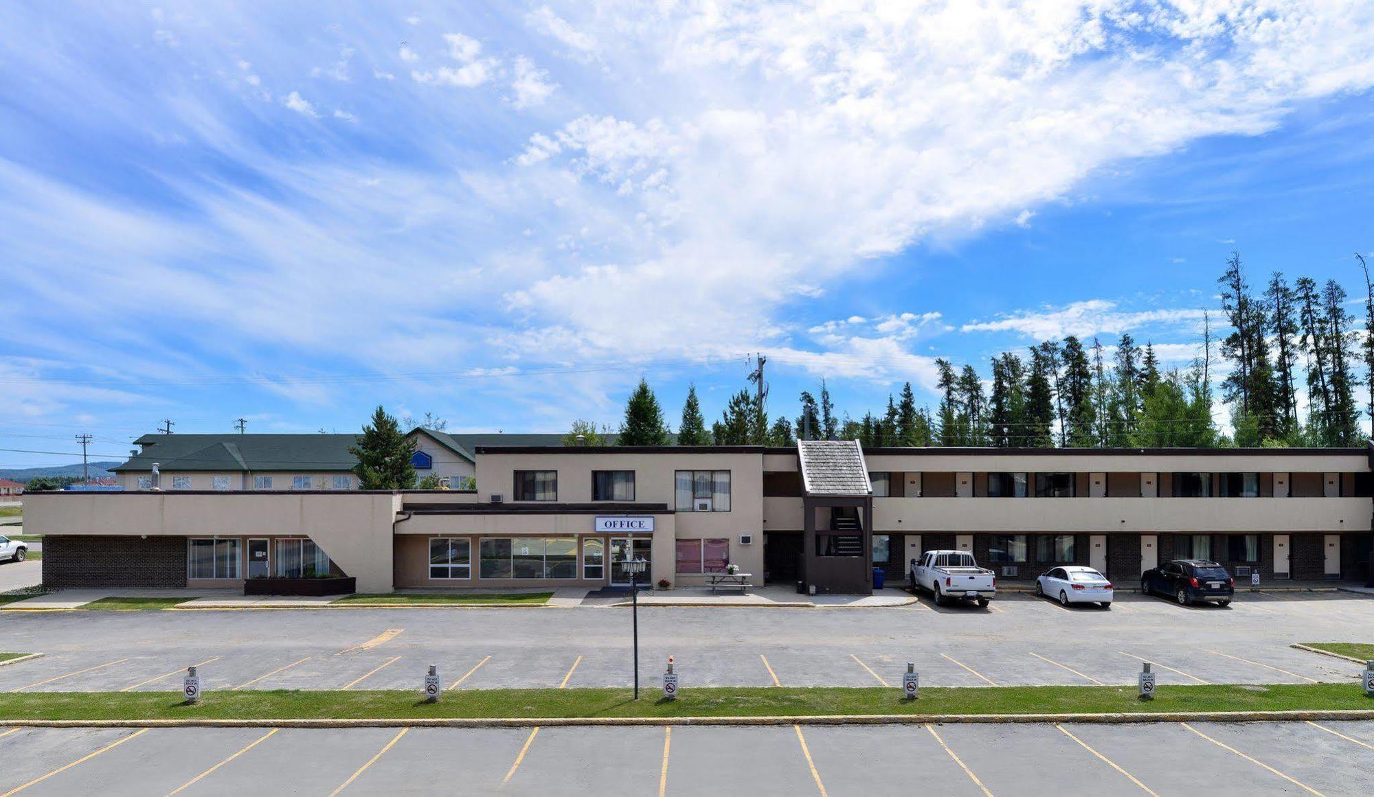 Canadas Best Value Inn Whitecourt Exterior foto