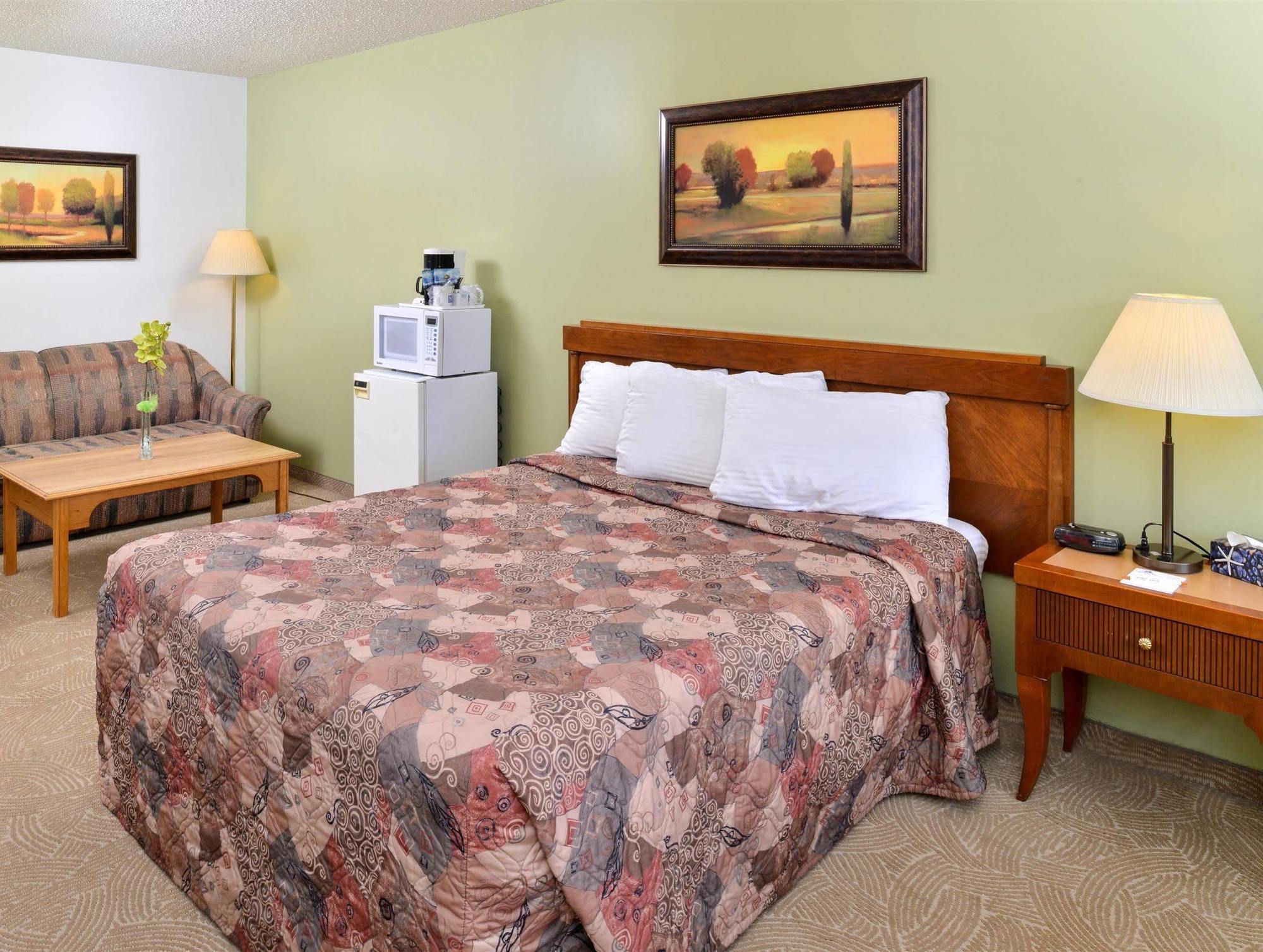 Canadas Best Value Inn Whitecourt Exterior foto