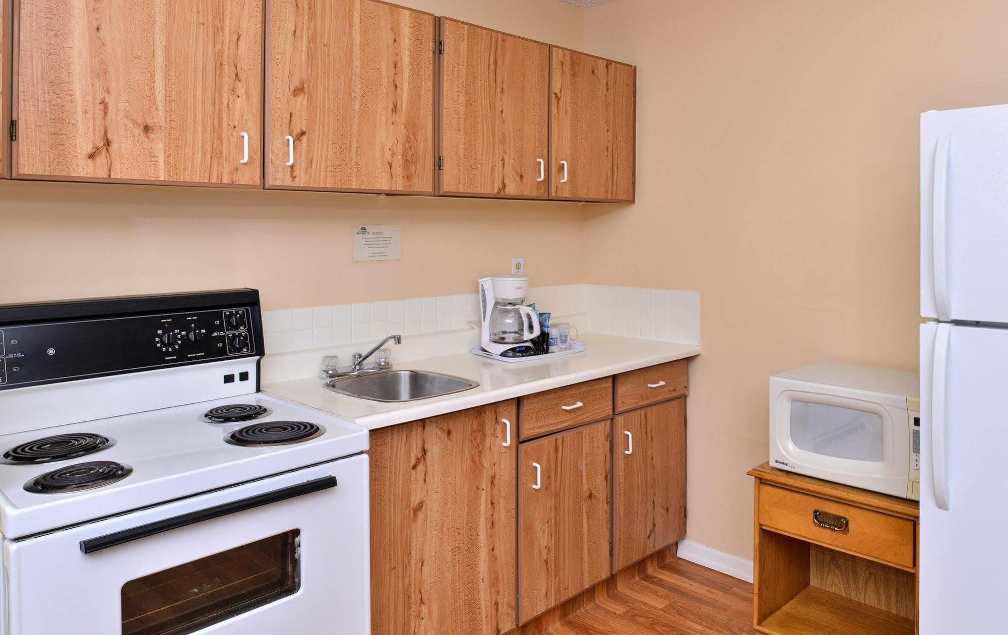 Canadas Best Value Inn Whitecourt Exterior foto