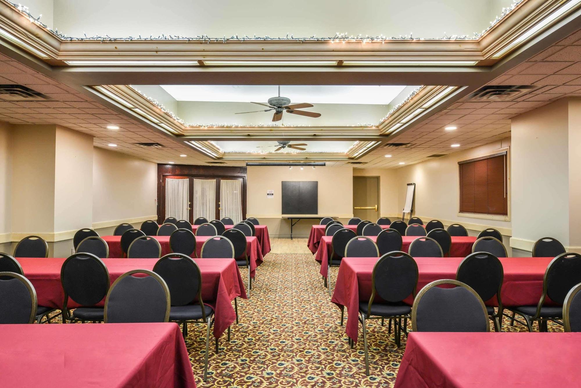 Canadas Best Value Inn Whitecourt Exterior foto